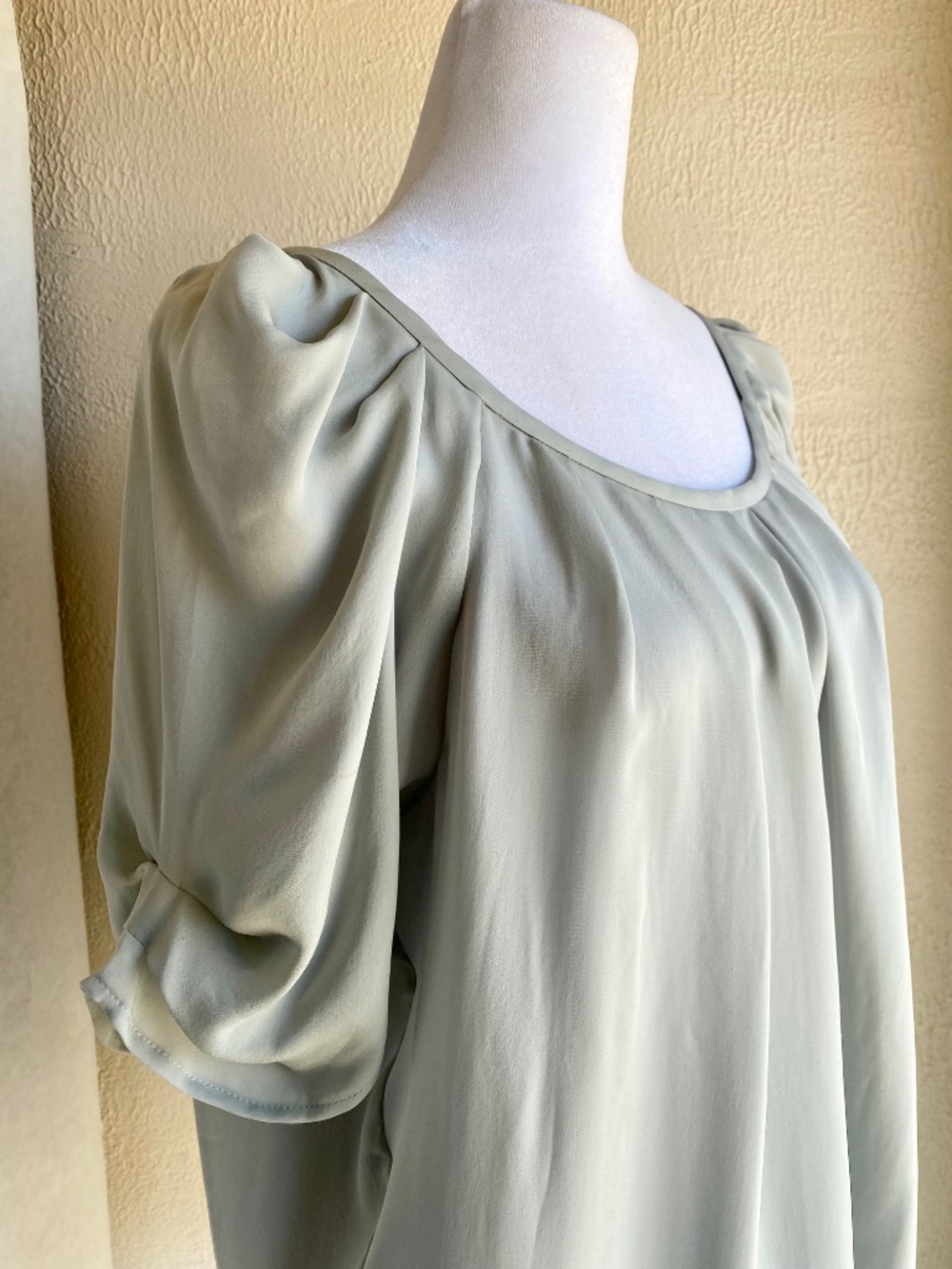 Joie short sleeved silk top in pale blue/gray, with bow tie at back Size L - Picture 6 of 11